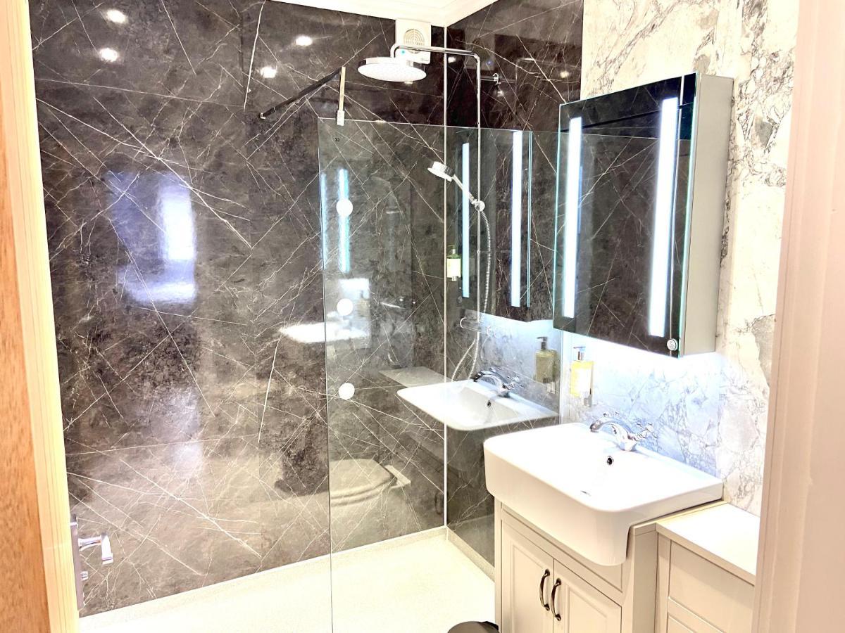Gwesty Gadlys Hotel 세매즈베이 외부 사진